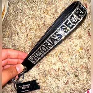 Shine narrow black and silver wristlet keychain shiny Victoria’s Secret 🖤🤍✨